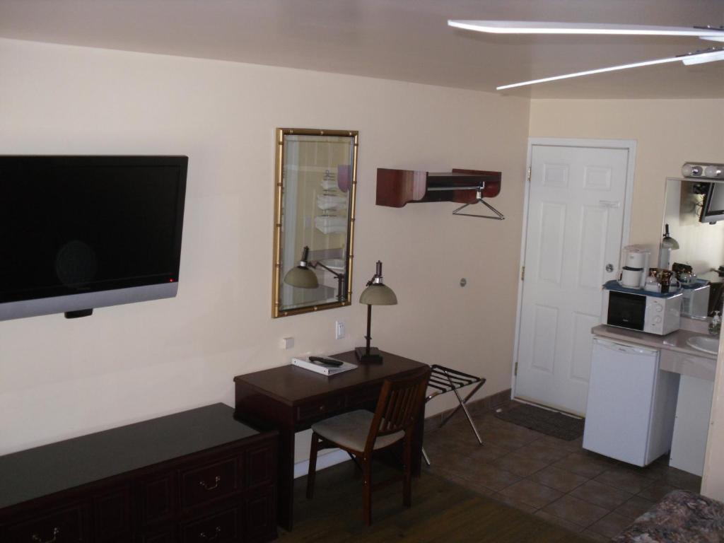 Johnny'S Motel Grand Forks Room photo
